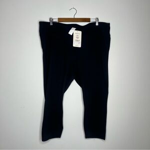 New With Tags Fabletics Black Size 4x Mid-Rise PureLuxe Capri Leggings